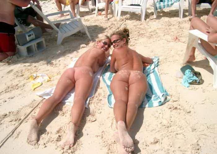 Horney Naked Wives