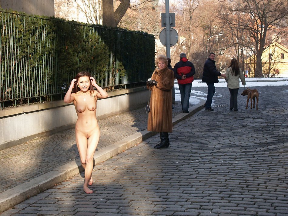 amateur nude exhibitionist photos