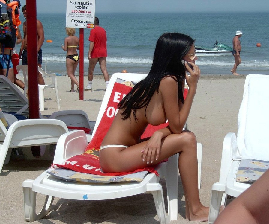 Big Boobs Beach Fucking - Sexy Romanian Hot Woman Exposes Big Breasts on Beach Photos