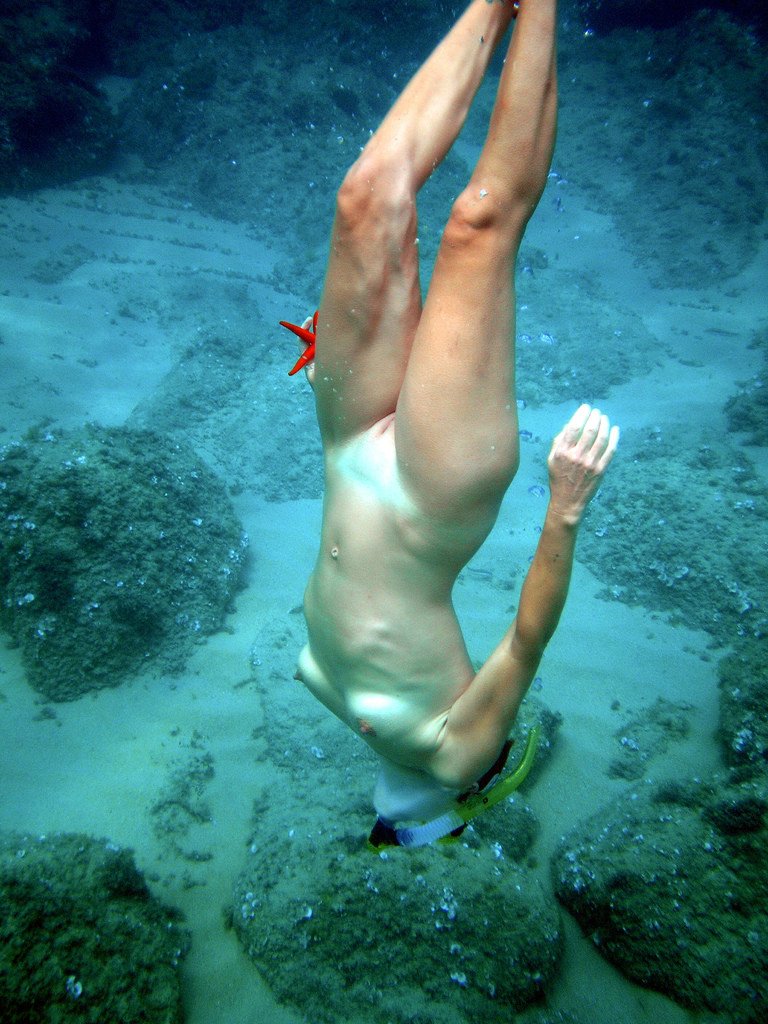 Girlfriend Nude Diving Photo.
